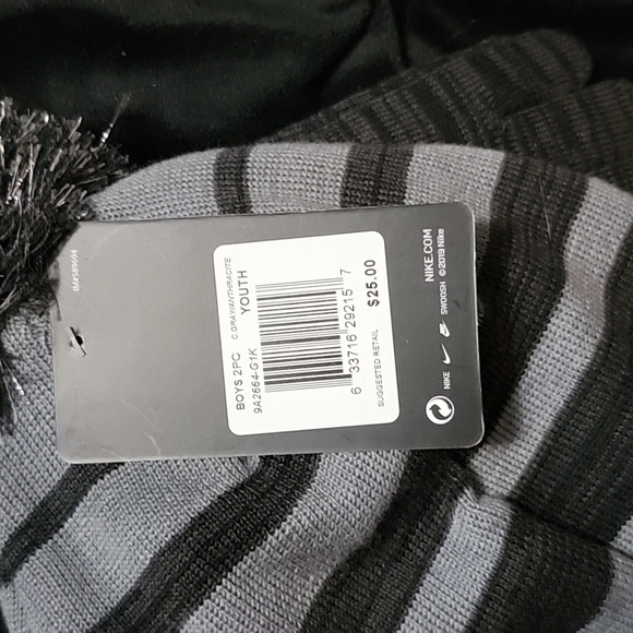 COPY - NWT Nike hat and glove set youth grey and charcoal unisex - Picture 2 of 3